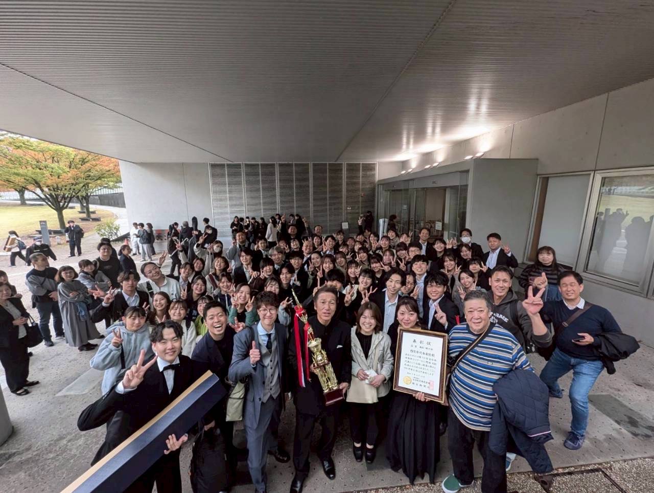 西宮市吹奏楽団の表彰後の集合写真